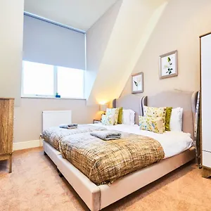  Apartment The Stylish Penthouse Of - Sleeps 7 United Kingdom